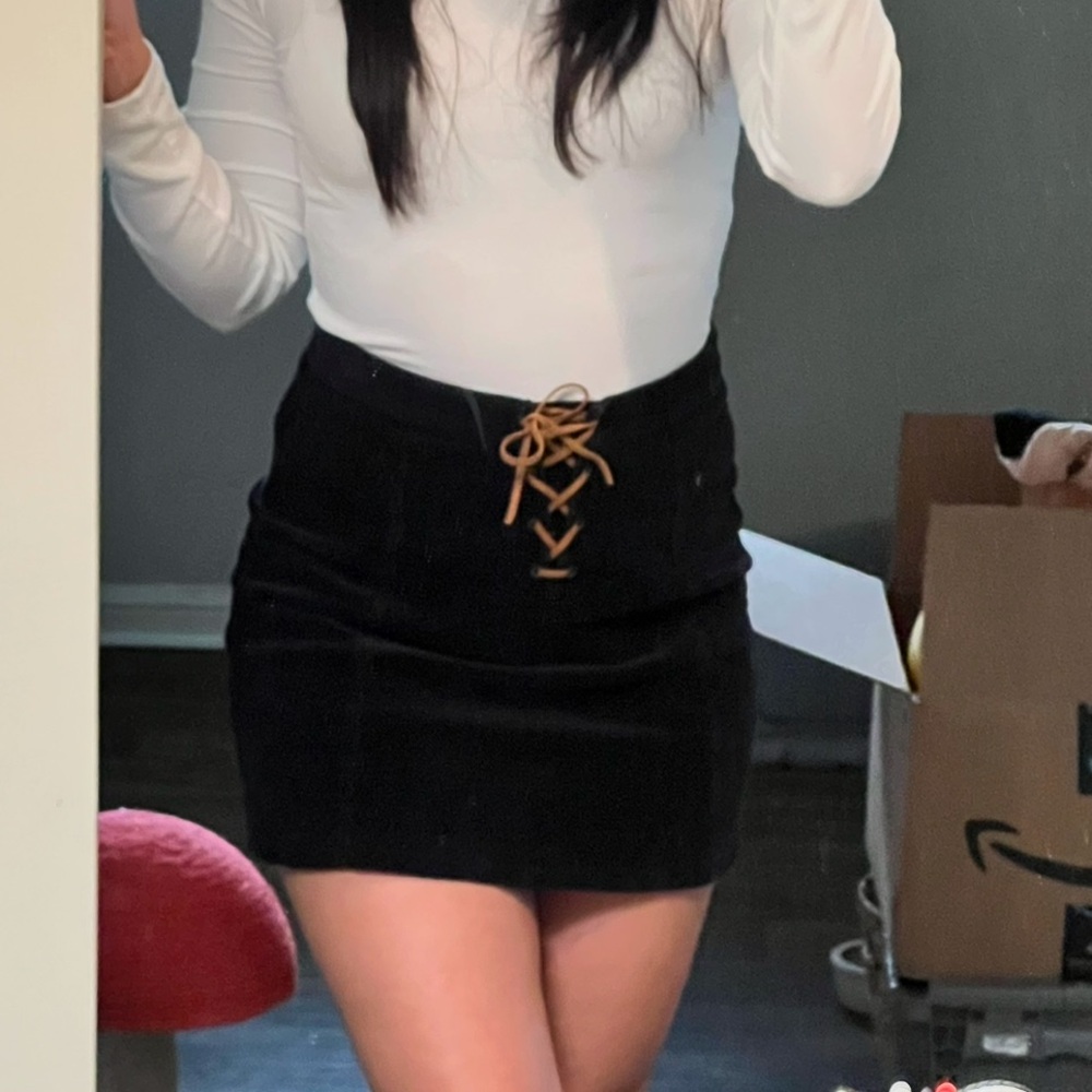 Forever 21 black mini skirt